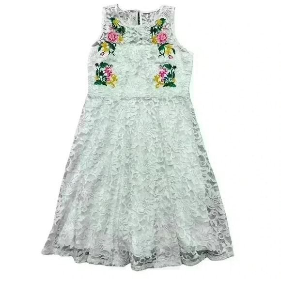 EUC White Lace Sundress With Floral Embroidery Size Small - Picture 1 of 4